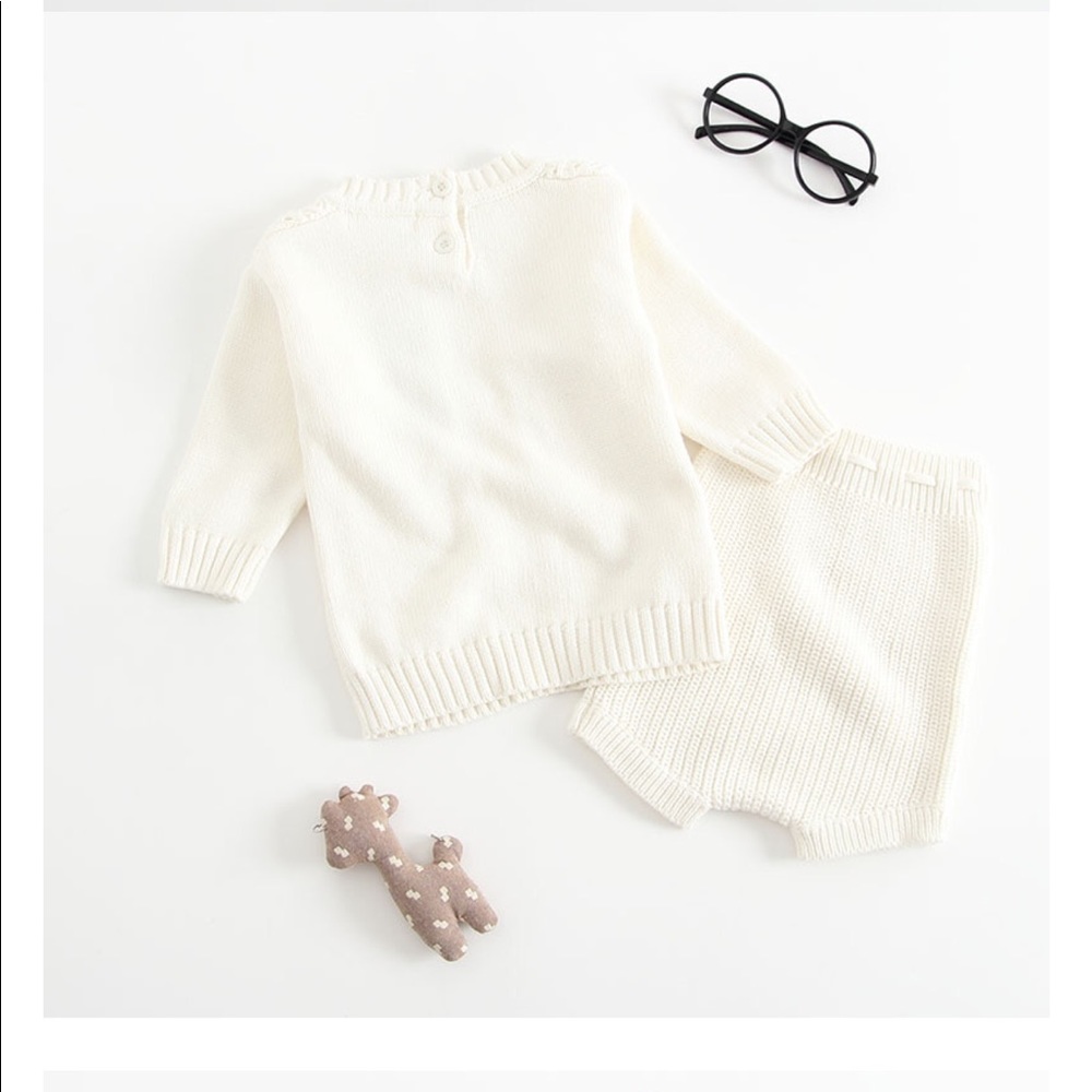 1 Day Sale! Gorgeous Knit Outfit for Baby NWT - Picture 2 of 2